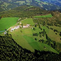 Flugwegposition um 12:31:08: Aufgenommen in der Nähe von Gemeinde Naintsch, Österreich in 1733 Meter